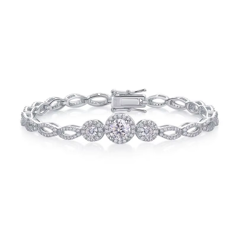 Custom a String of Starlight: Moissanite Silver Bracelet Carries One-of-a-kind Preference