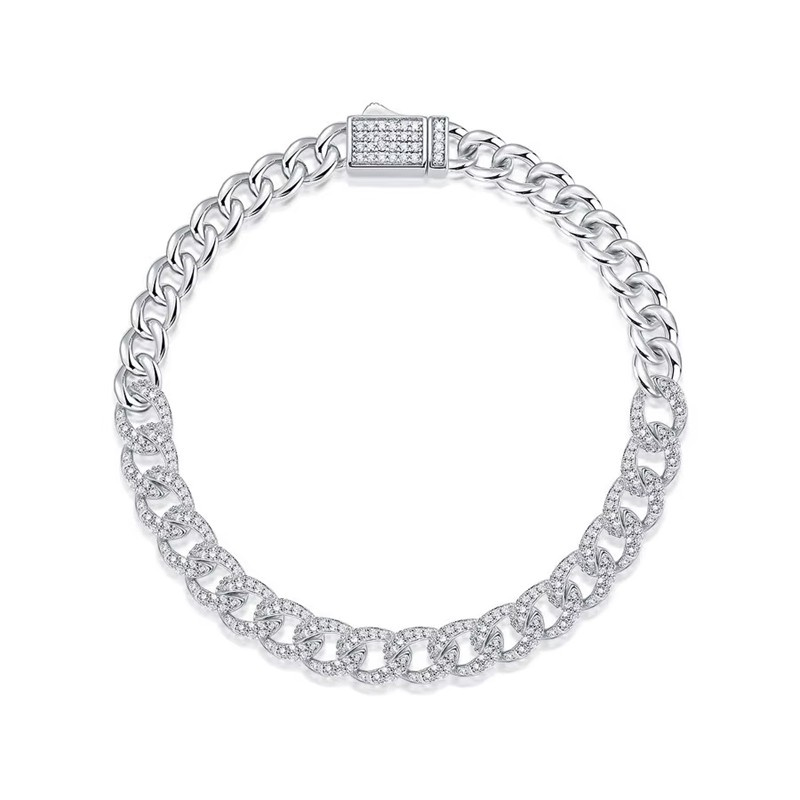 Custom a String of Starlight: Moissanite Silver Bracelet Carries One-of-a-kind Preference