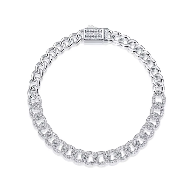 Custom a String of Starlight: Moissanite Silver Bracelet Carries One-of-a-kind Preference